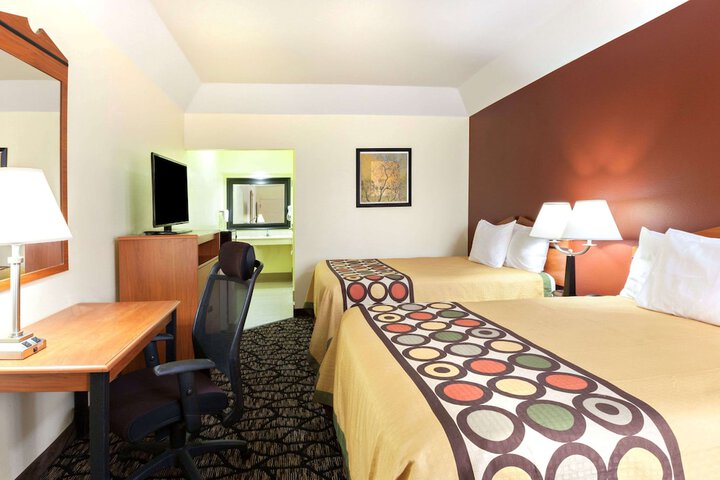 Room 11 of 28