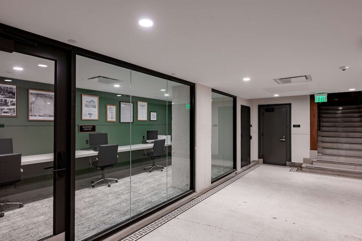Business Center 124 of 125