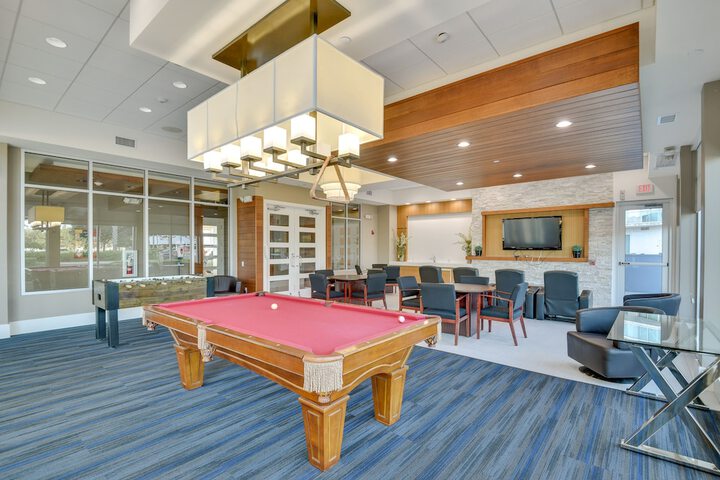 Luxe Resort Condo - 2 Mi to Daytona Beach!