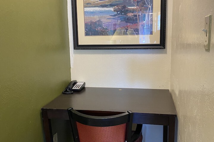 Room 8 of 12