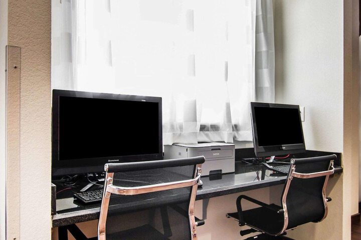Business Center 39 of 39