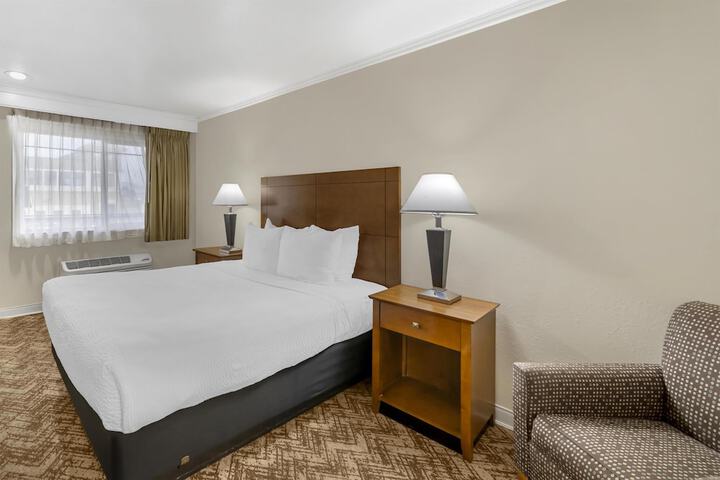 Best Western Plus Northwoods Inn