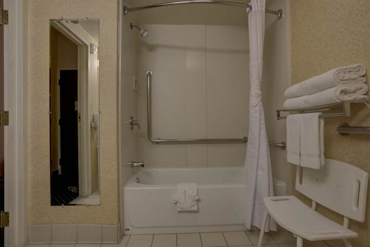 Room 18 of 37