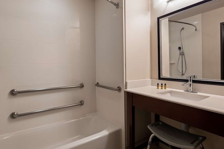 Room 21 of 28