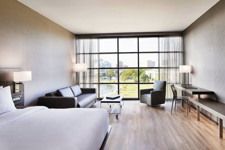 Room 21 of 39