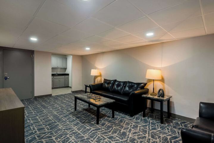 Room 6 of 33