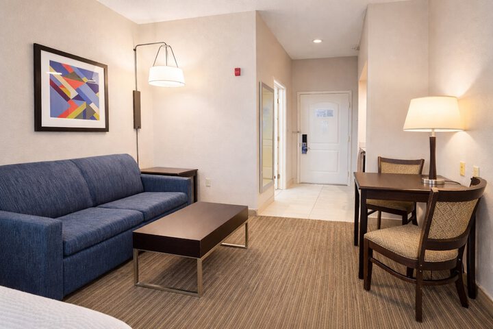Holiday Inn Express & Suites Winner by IHG