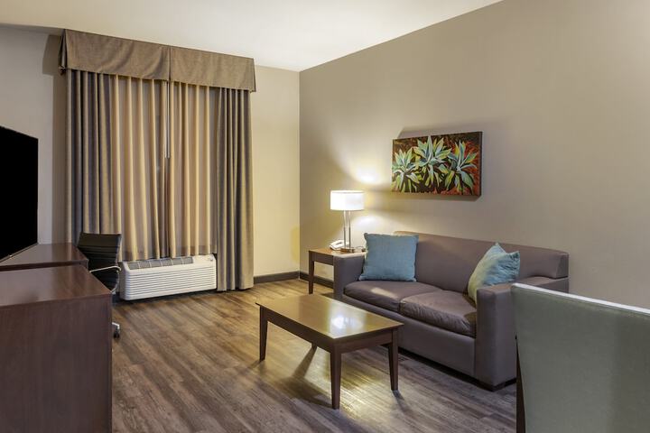 Holiday Inn Express & Suites Indio - Coachella Valley by IHG