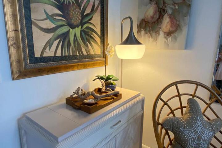 Closest 1BR to Vanderbilt Beach full kitchen with dishwasher, ALL NEW!