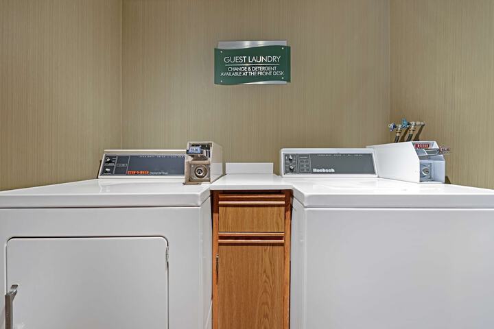 Best Western Plus Emerald Isle Hotel