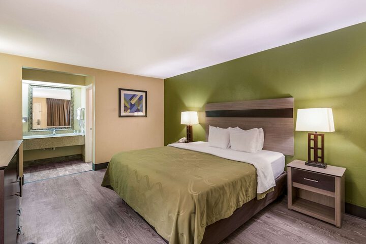 Room 32 of 39