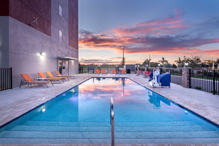 Holiday Inn Express & Suites Punta Gorda by IHG
