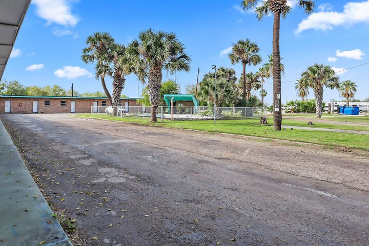 Mathis Motel