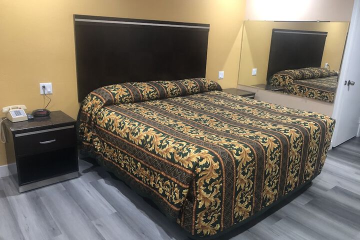Room 21 of 34