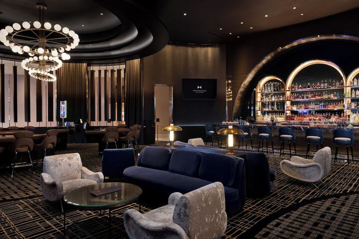 Lounge 127 of 182