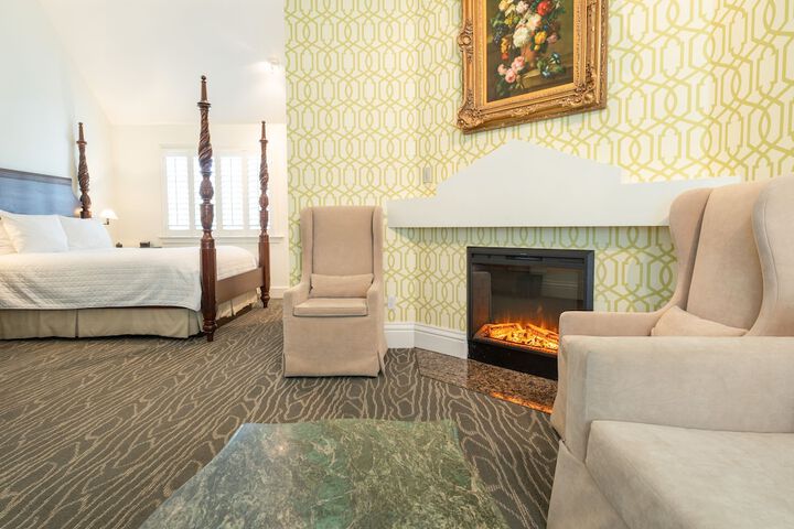 Room 102 of 165