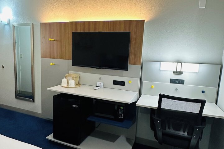Room 30 of 53