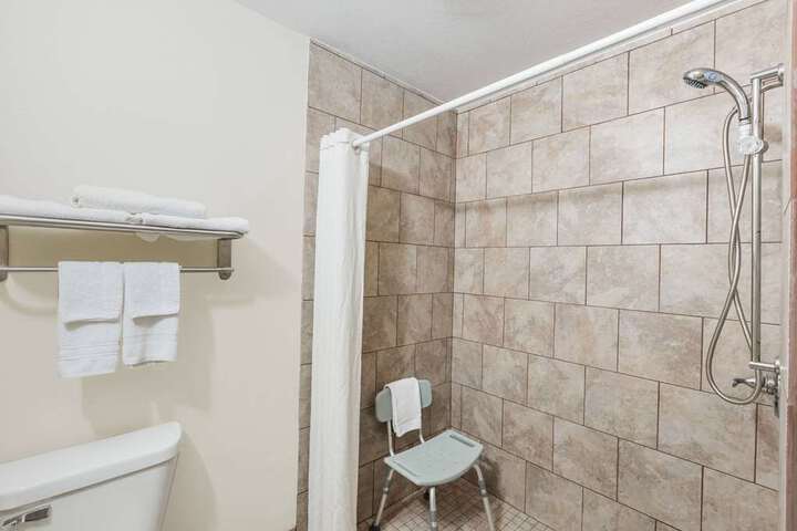 Super 8 by Wyndham Urbandale / Des Moines Area