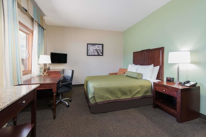 Room 27 of 43