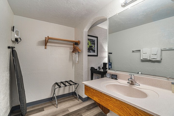 Room 34 of 67