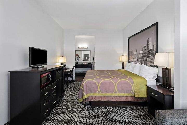 Super 8 by Wyndham Carthage TX