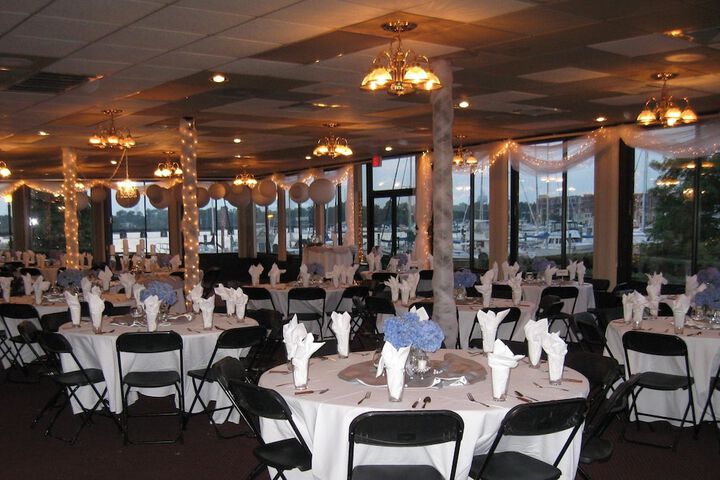 BridgePointe Hotel & Marina