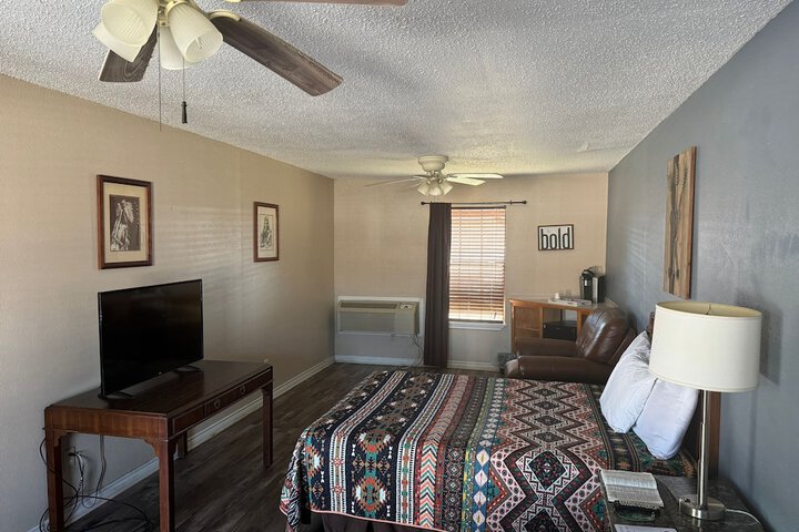 Room 5 of 11
