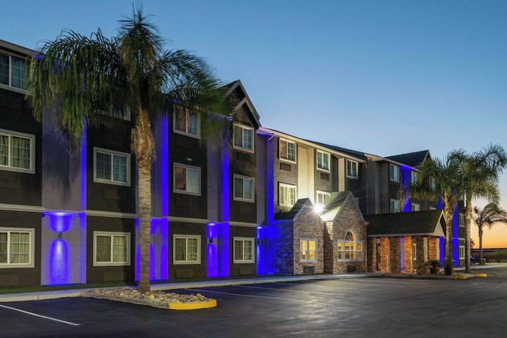 Hotel 8 of 48