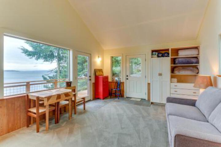 The Cabin at Oak Bay