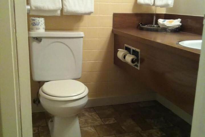 Room 28 of 71