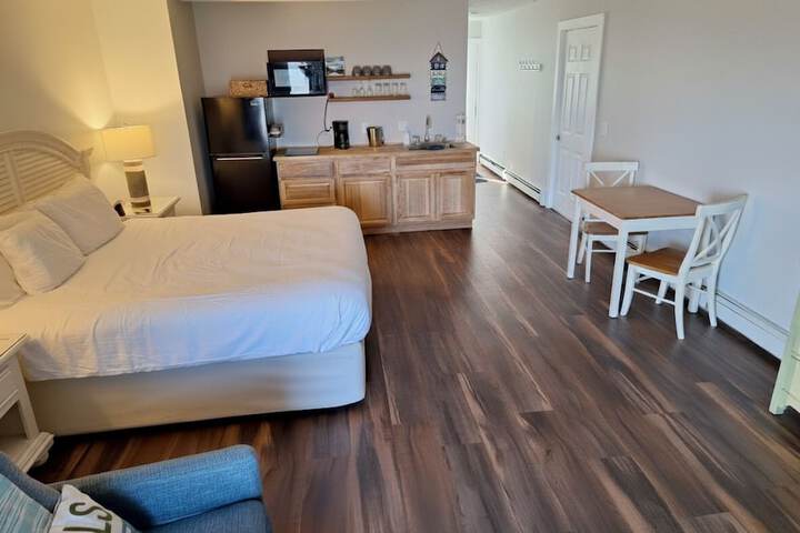 Pointes North Beachfront Hotel – 2 Person Spa Tub Studios