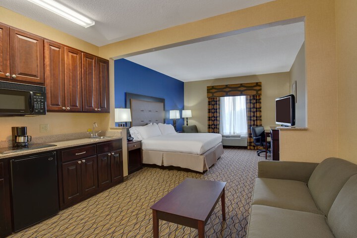 Holiday Inn Express Tower Center by IHG
