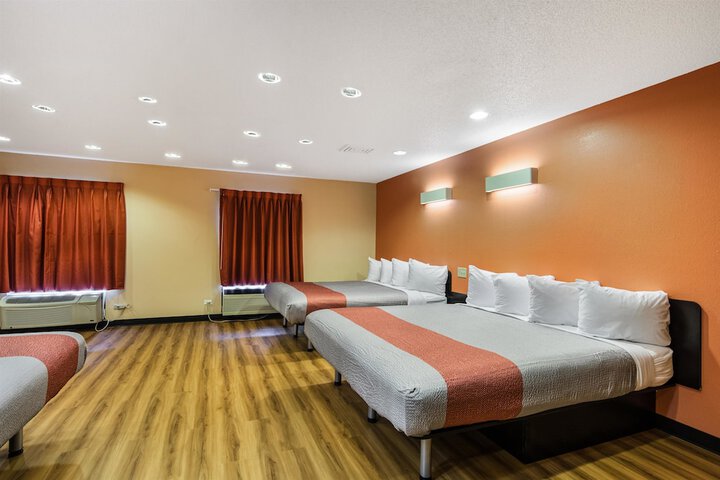 Room 26 of 32