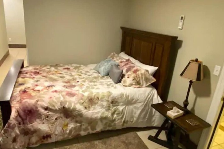 Room 13 of 32
