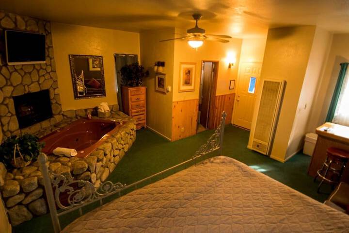 Room 13 of 143
