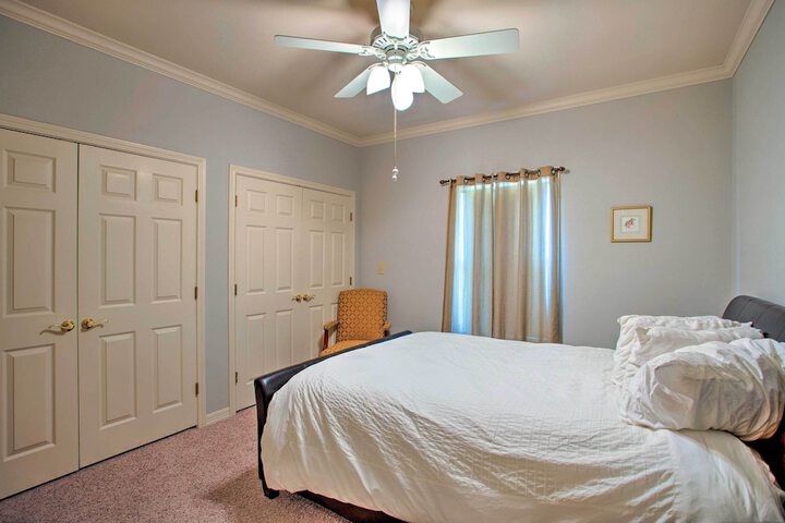 Spacious Stallion Lake Ranch Home w / Patio