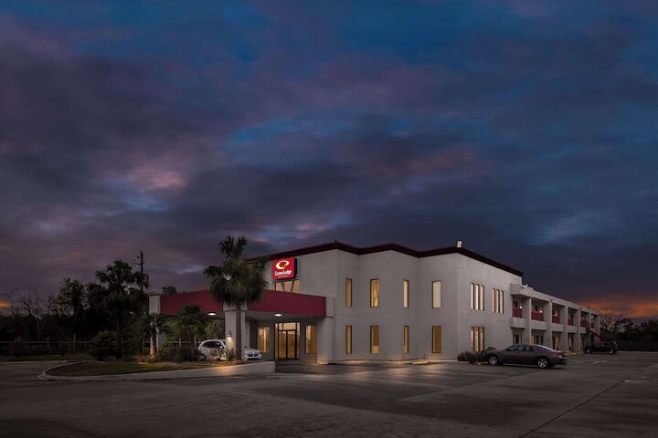 Econo Lodge Inn & Suites Channelview - Houston East