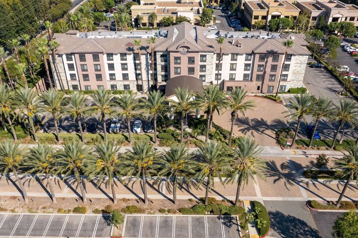 Hotel 4 of 104