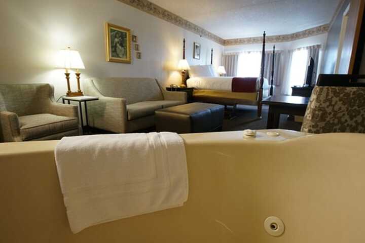 Room 33 of 85