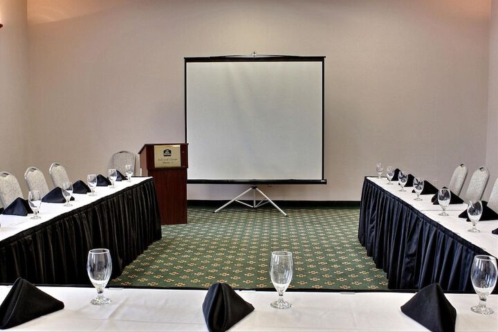 Ballroom/Hall 37 of 40