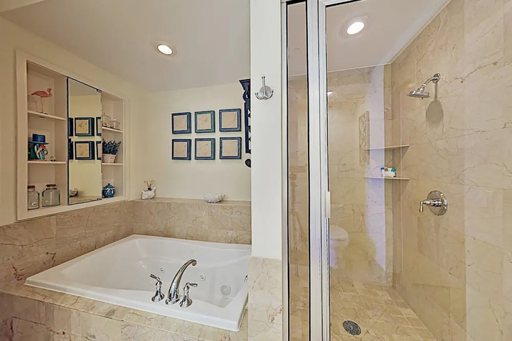 Opulent Beachfront W / Pools Spa & Theater 3 Bedroom Condo