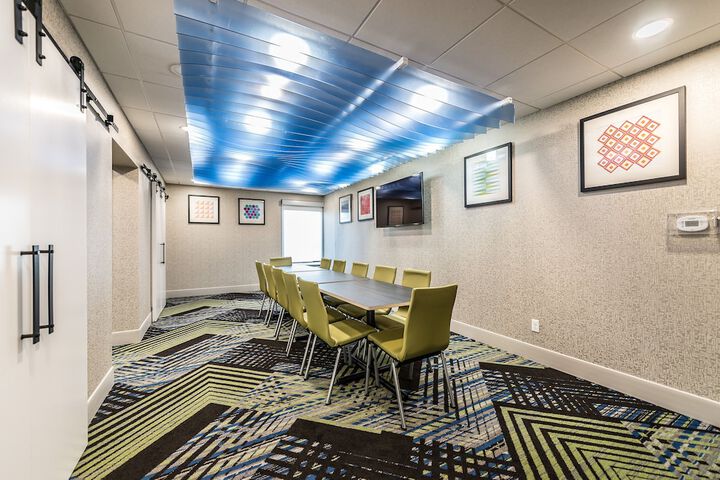 Holiday Inn Express Flint-Campus Area by IHG