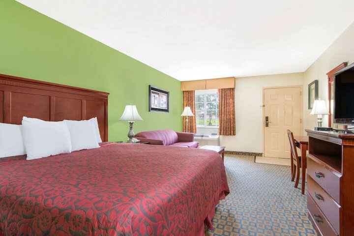Room 12 of 16