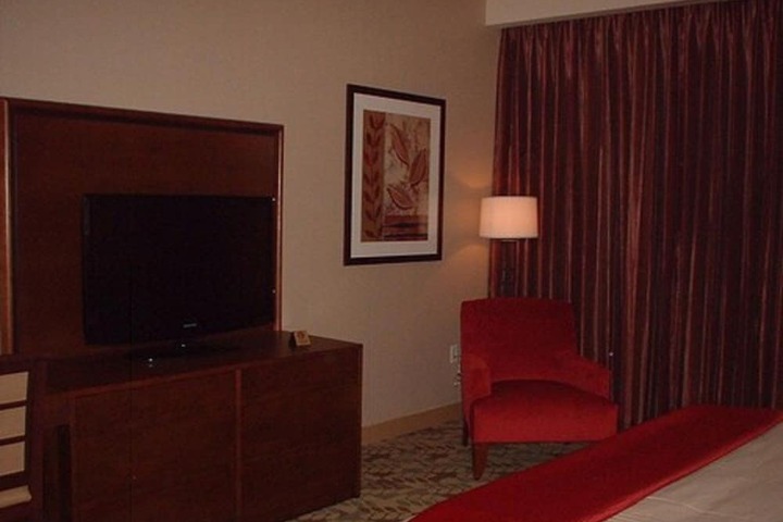 Room 11 of 18