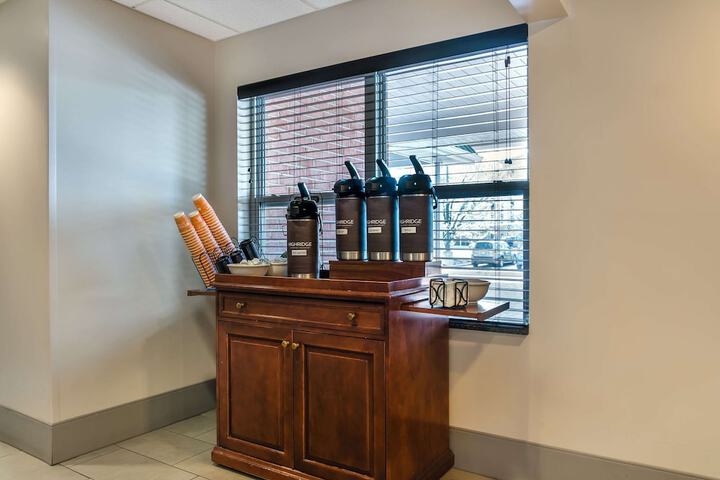 Country Inn & Suites by Radisson Rossford - Toledo South