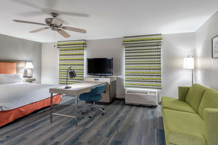 Room 10 of 28