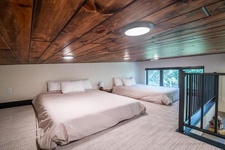 Granite Moose Hideaway Cabin