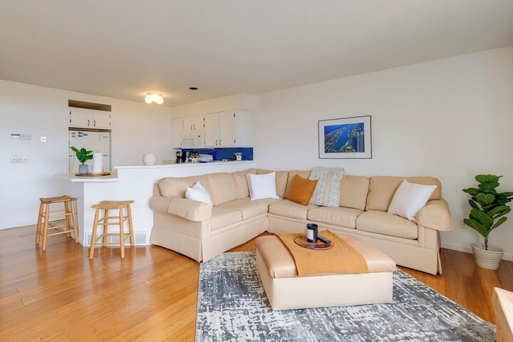 Lakefront Elk Rapids Vacation Rental w / Deck!