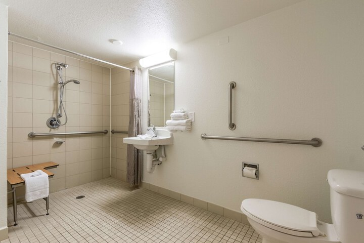 Room 15 of 25