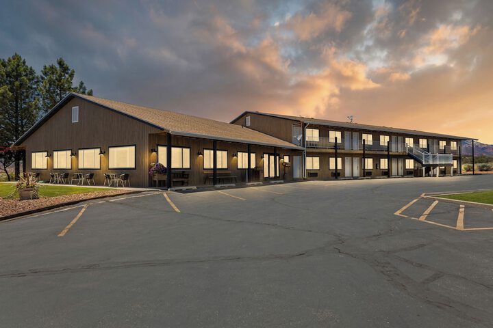 Hotel 4 of 49